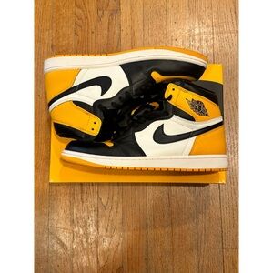 Air Jordan 1 Retro High Yellow Toe